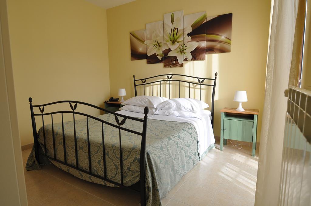 Ciao Hotel & Residence - Apartments Конверсано Экстерьер фото