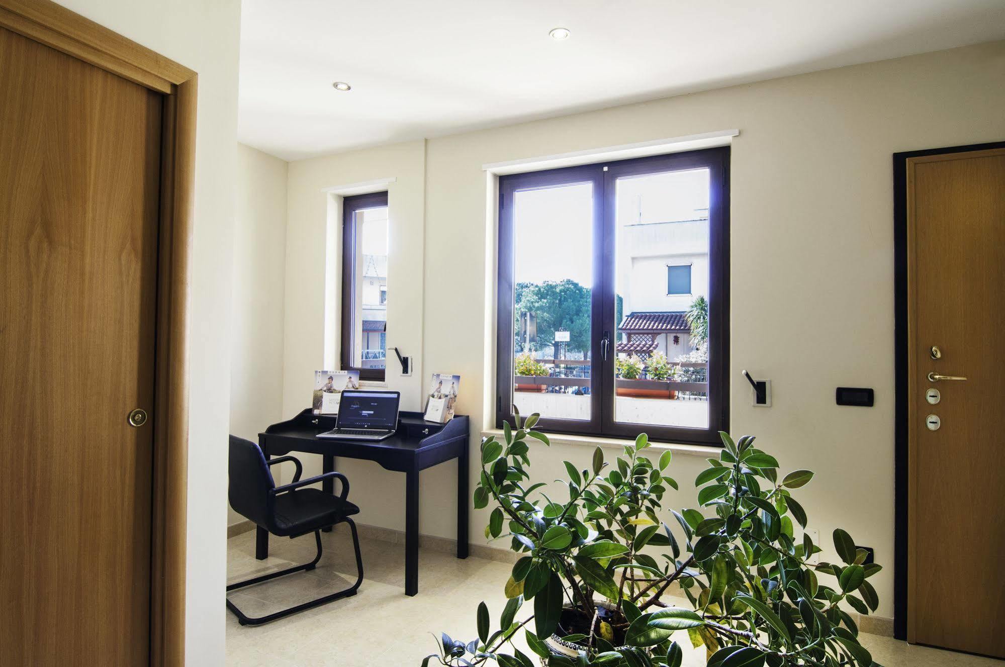 Ciao Hotel & Residence - Apartments Конверсано Экстерьер фото
